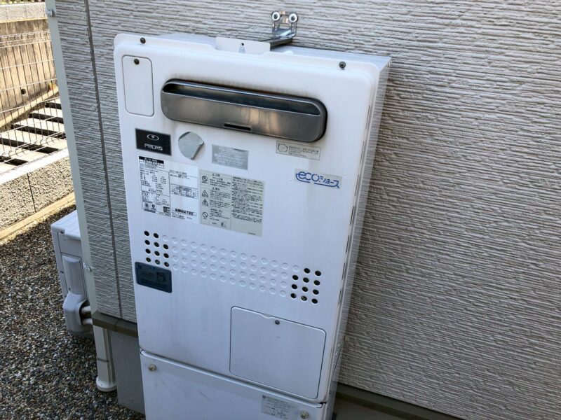 生駒市「給湯器の見直しで、家計にもやさしく」給湯器・浴乾リフォーム リフォーム前の写真 1