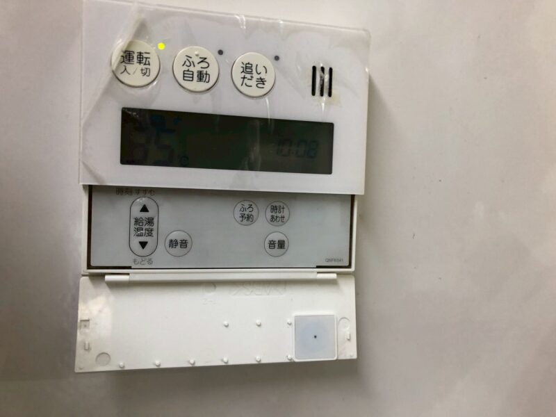 生駒市「給湯器の見直しで、家計にもやさしく」給湯器・浴乾リフォーム リフォーム前サムネイル 2