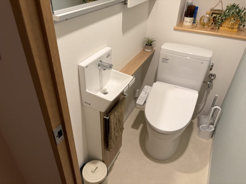 香芝市「家族みんなが気持ちよく使えるトイレに」トイレリフォーム リフォーム後サムネイル 2