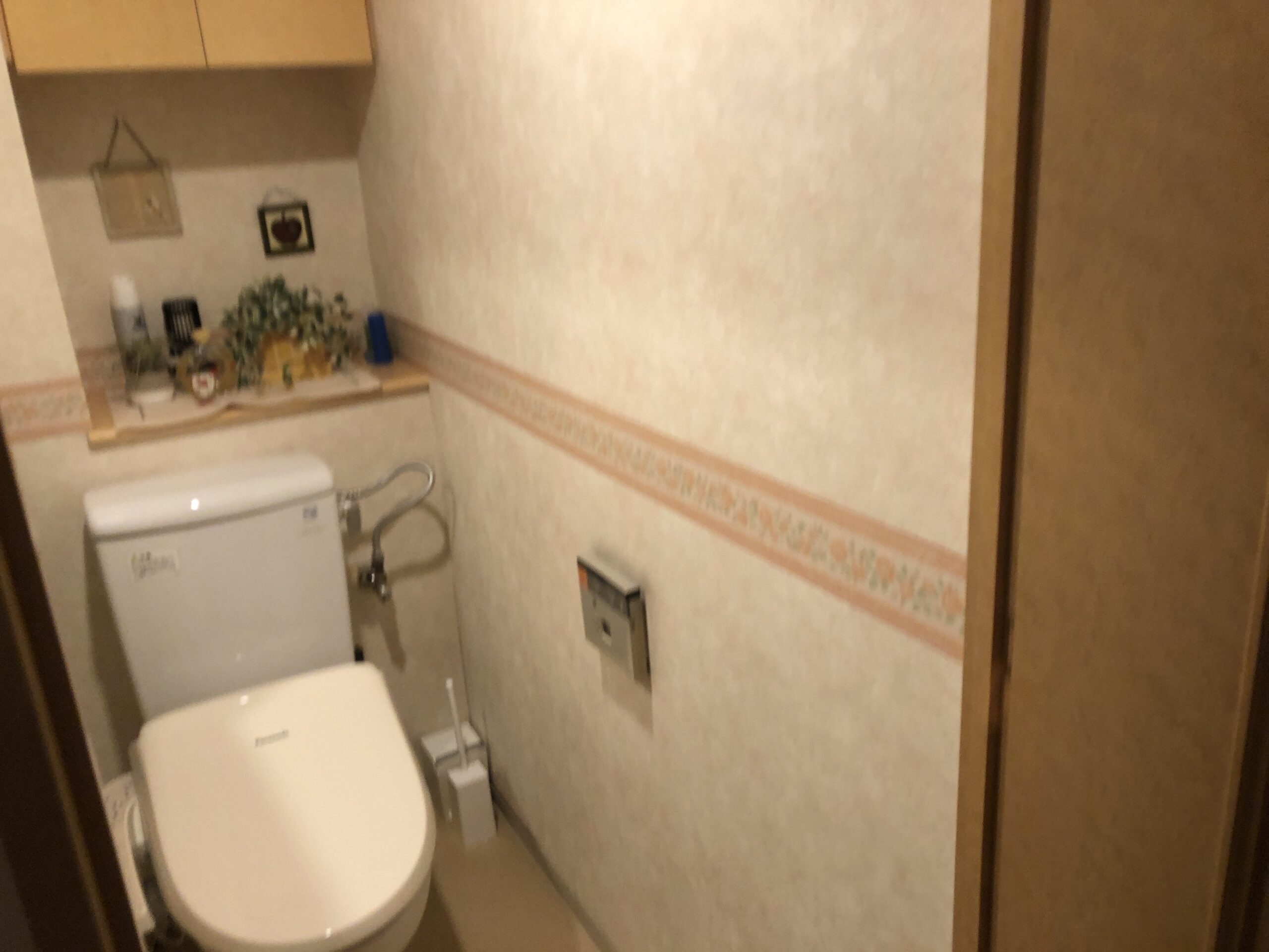 香芝市「家族みんなが気持ちよく使えるトイレに」トイレリフォーム リフォーム前サムネイル 2