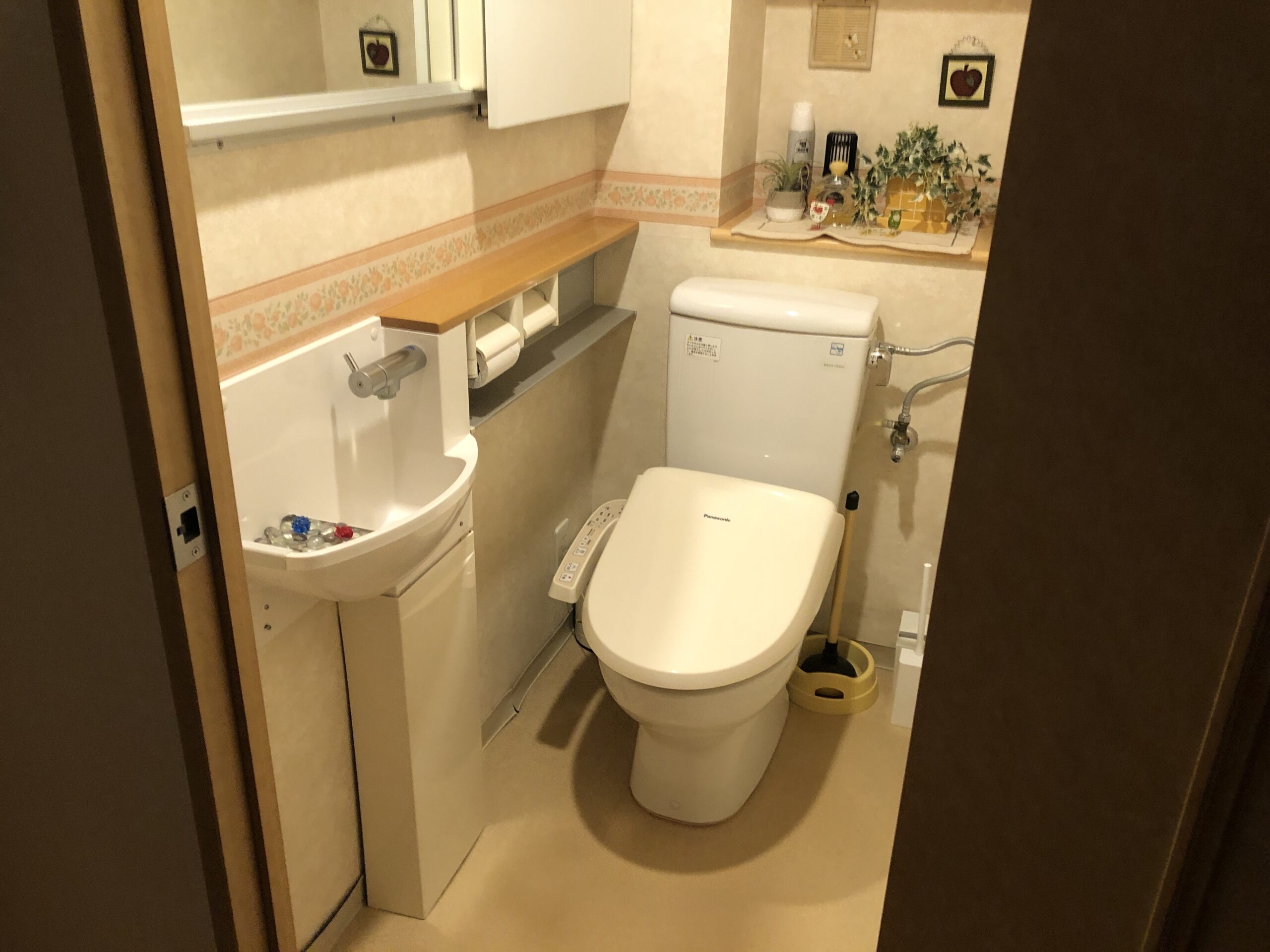 香芝市「家族みんなが気持ちよく使えるトイレに」トイレリフォーム リフォーム前サムネイル 3
