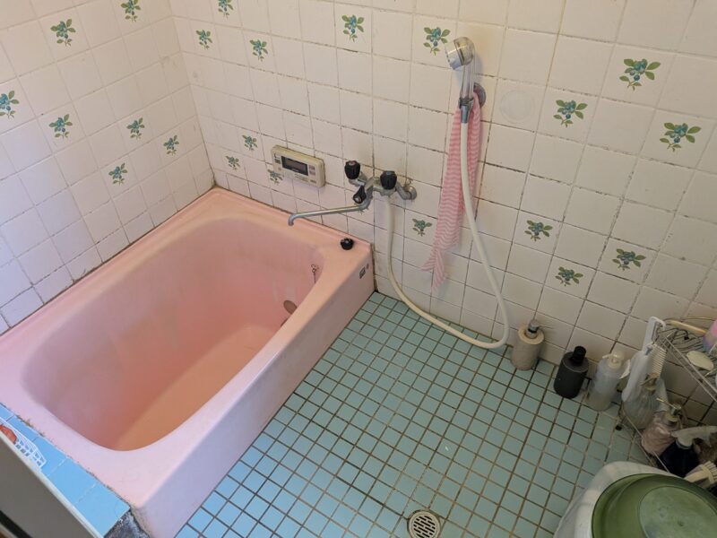 生駒市「住まいのお困りごと、まとめて解決」屋根カバー工法・浴室・トイレリフォーム リフォーム前サムネイル 3